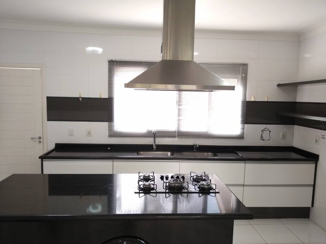 Casa à venda e aluguel com 3 quartos, 300m² - Foto 40