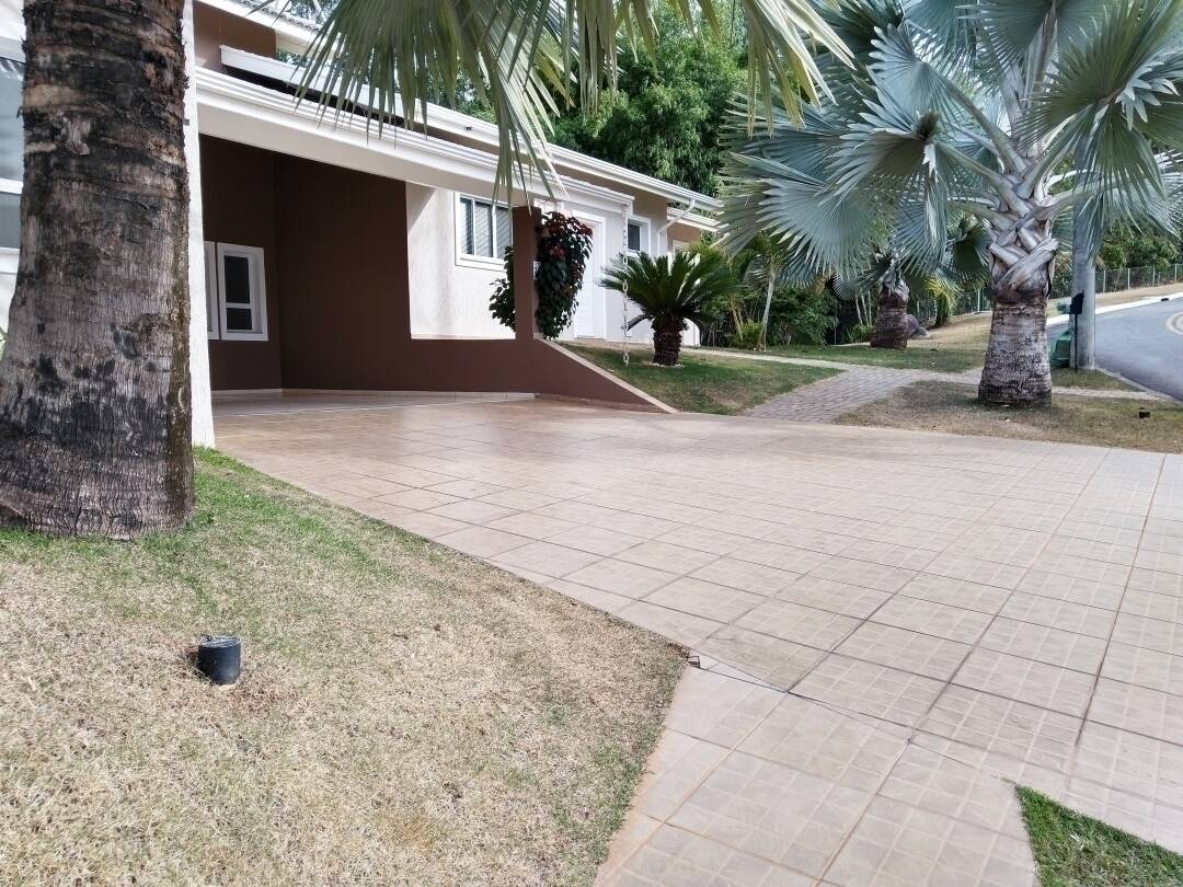 Casa à venda e aluguel com 3 quartos, 300m² - Foto 2