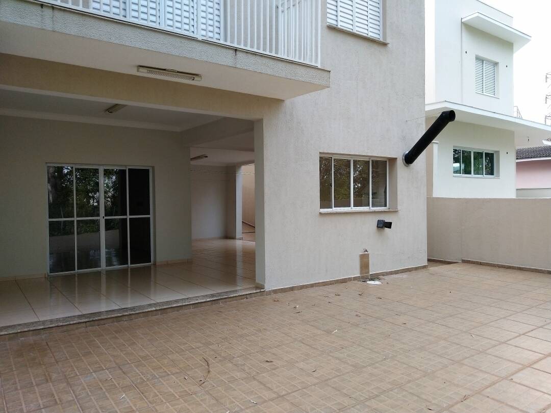 Casa à venda e aluguel com 3 quartos, 300m² - Foto 10