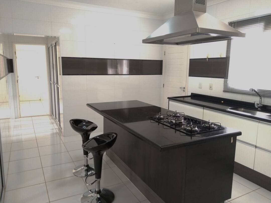 Casa à venda e aluguel com 3 quartos, 300m² - Foto 42